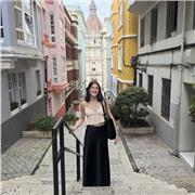 Soy una estudiante universitaria con el título del B2 de inglés, amargamente capacitada para dar clases a niños de entre 5-15 años